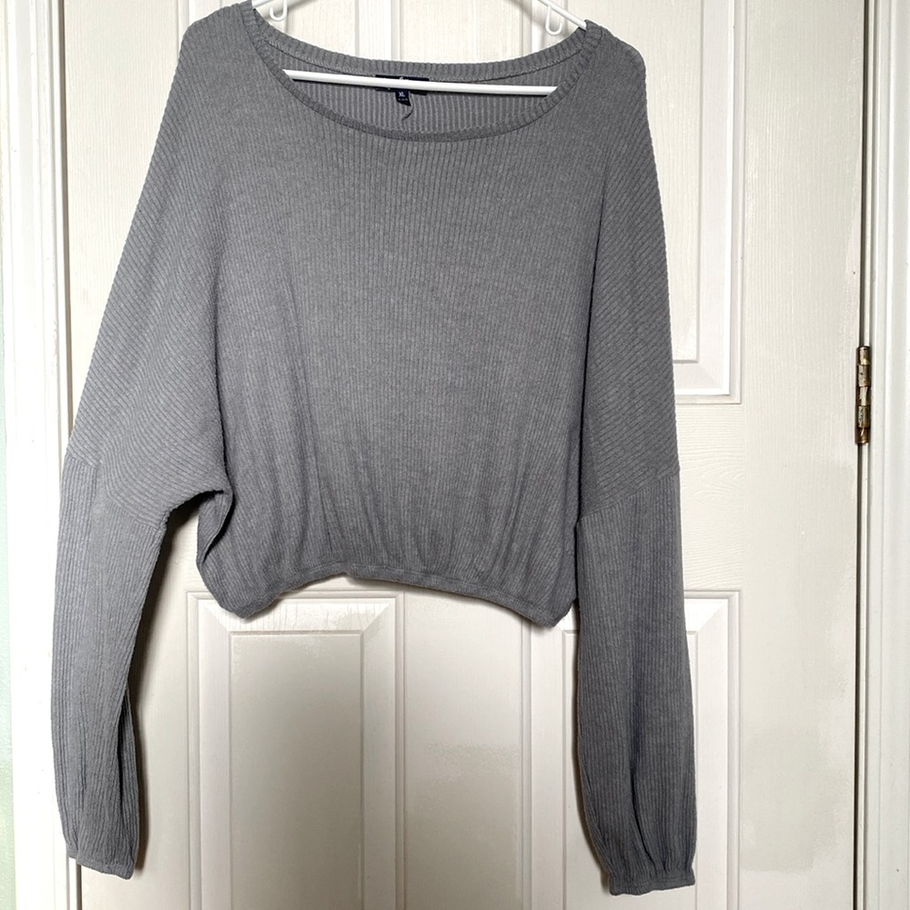 Over sized off shoulder long sleeve top